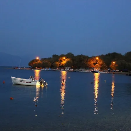 Sea Front House On The Beach, Peloponnese Сasa de vacaciones Kato Rodini